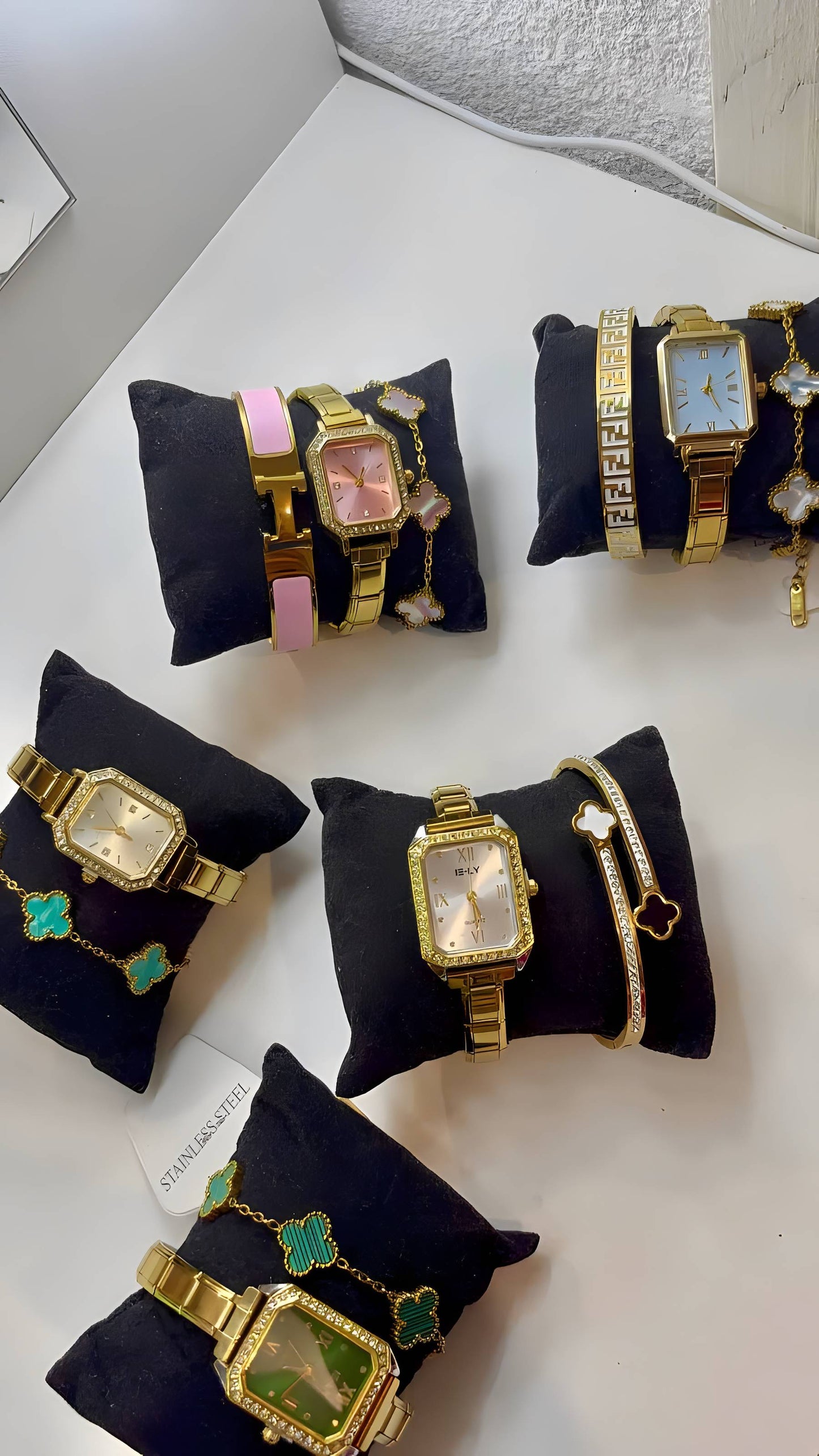 Lot de bracelets avec montre en acier inoxydable